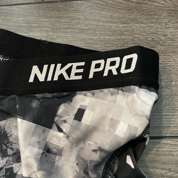 COPY - NIKE PROS - Picture 2 of 6